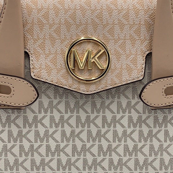 MICHAEL KORS
Carmen Medium Color-Block Logo Satchel color Buff Multi - Picture 14 of 16